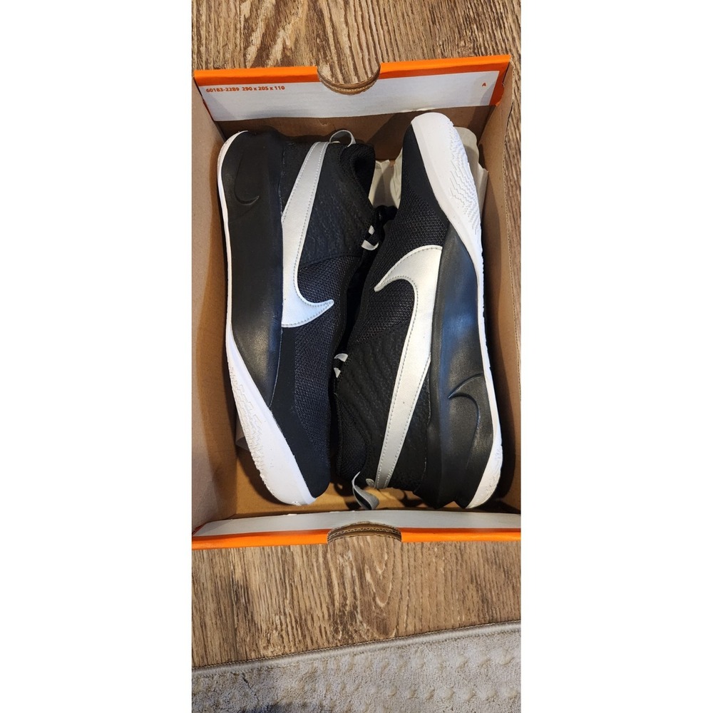 Size 5 (GS) - Nike Team Hustle D10 Low Black Metallic Silver‎